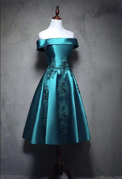 Green Knee Length Lace-up Off Shoulder homecoming Party Dress with Lace Applique cg1857 Tunics Solid Classic