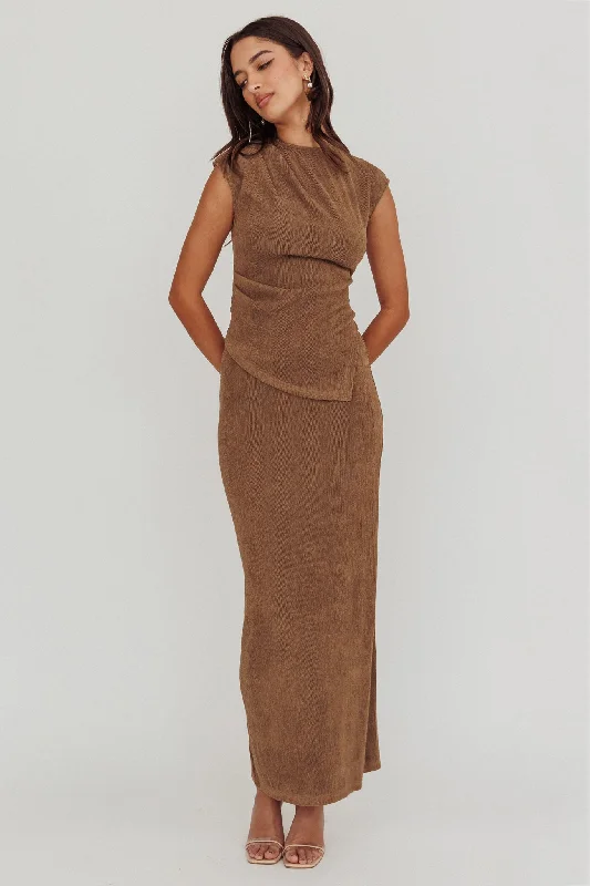 Calculated Ribbed Knit Maxi Skirt Brown